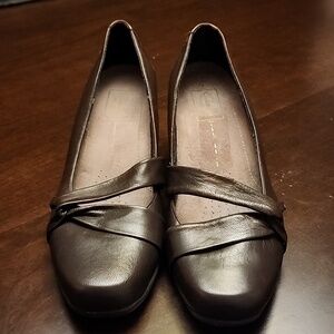 Clarks Sugar Plum Brown Leather Pumps sz 8.5 N